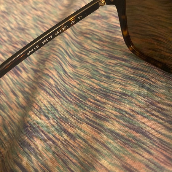 Women’s Prada sunglasses made in Italy😎 - Picture 6 of 8